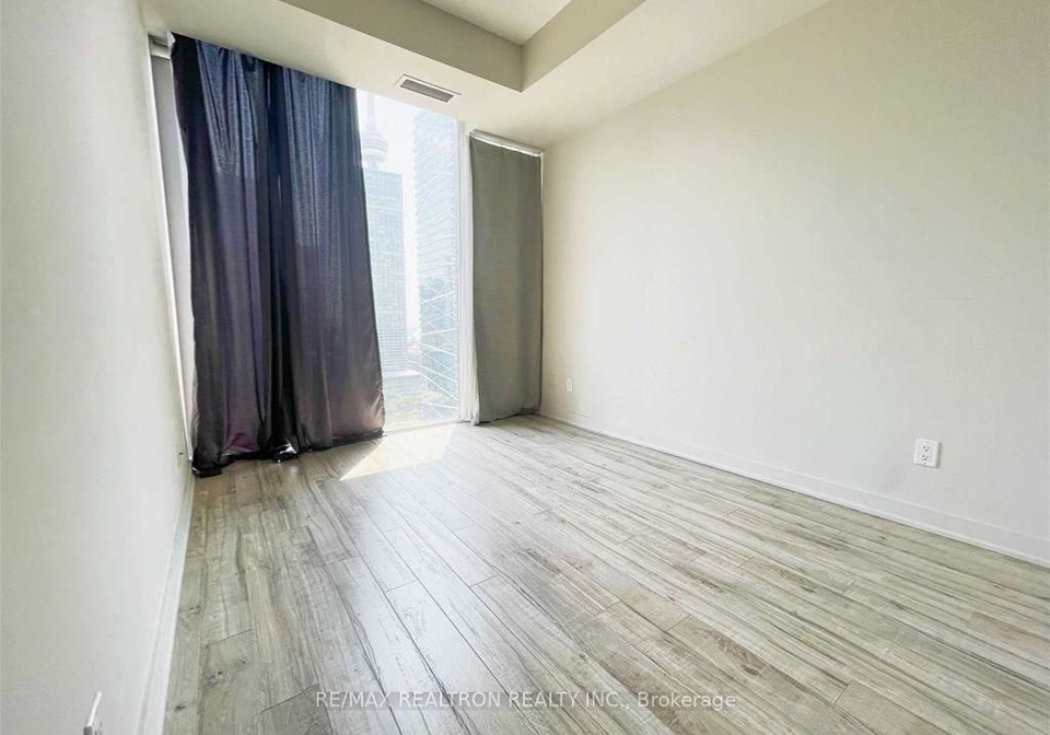 126-simcoe-street-toronto-toronto-ontario-c13540946