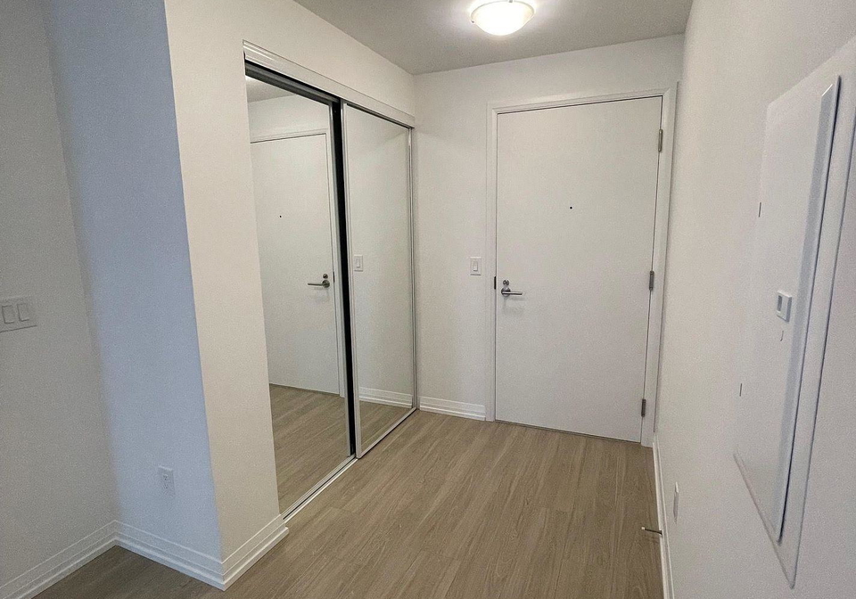 8-widmer-street-toronto-toronto-ontario-c13541546