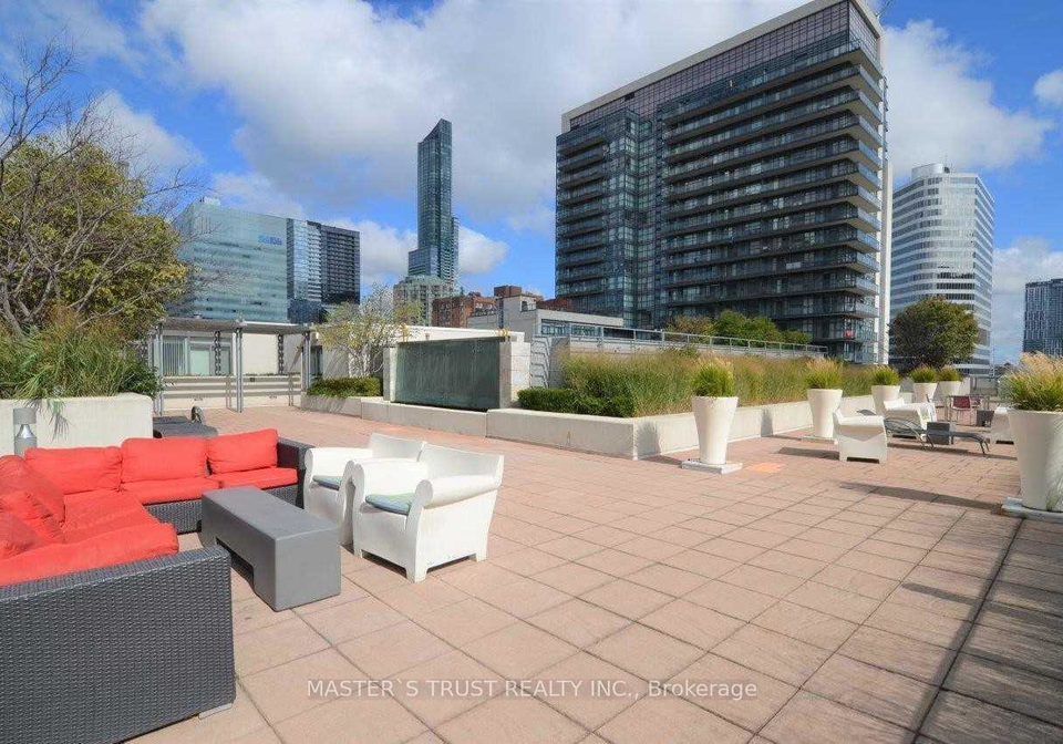 111-elizabeth-street-toronto-toronto-ontario-c13543366