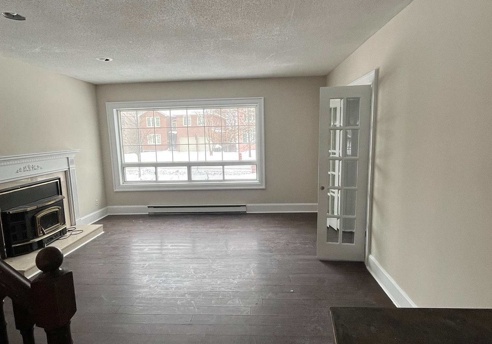 208-hollywood-avenue-toronto-north-york-ontario-c13543874