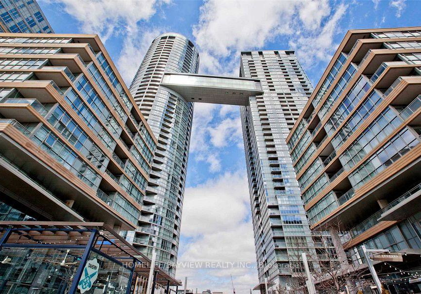 15-iceboat-terrace-toronto-toronto-ontario-c13544348