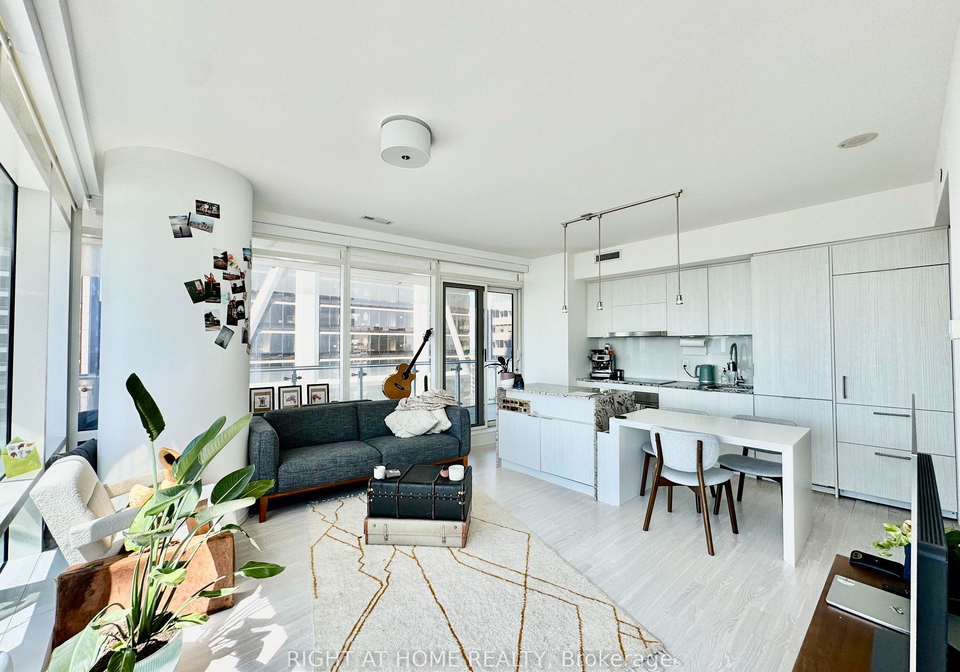 1-bloor-street-e-toronto-toronto-ontario-c13546796