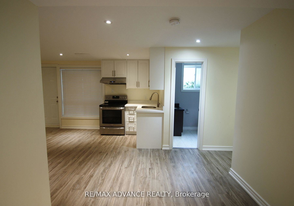 33-carluke-crescent-toronto-north-york-ontario-c13549374