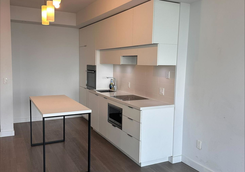 8-eglinton-avenue-toronto-toronto-ontario-c13549472