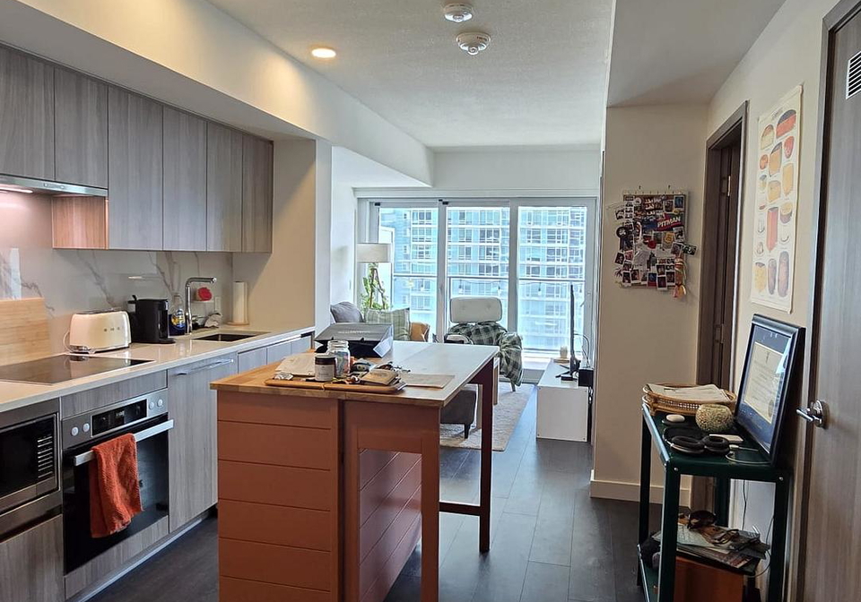 3-concord-cityplace-way-toronto-toronto-ontario-c13551808