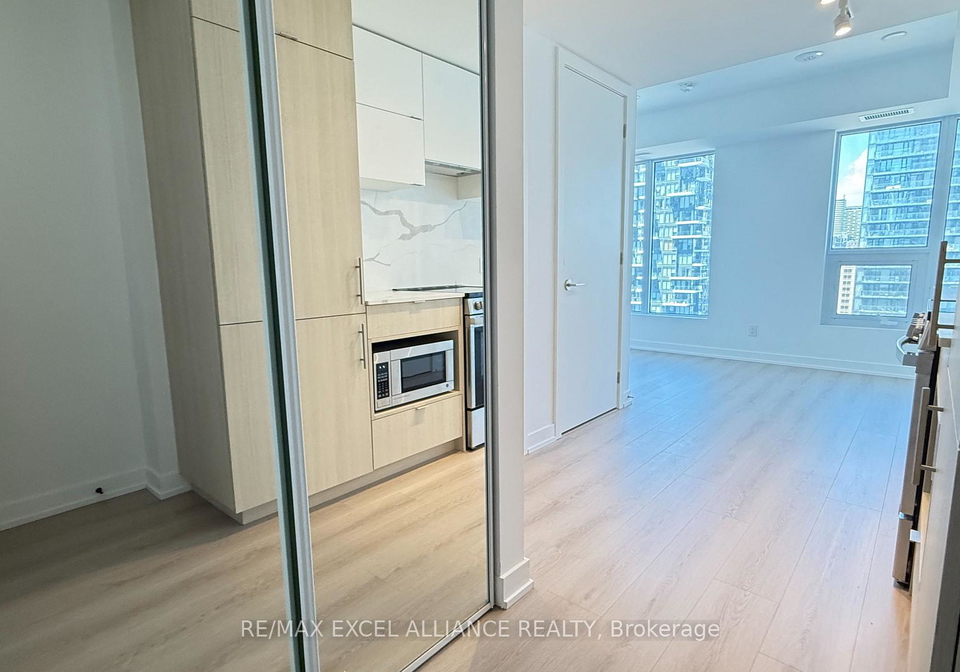 100-queen-street-e-toronto-toronto-ontario-c13552306