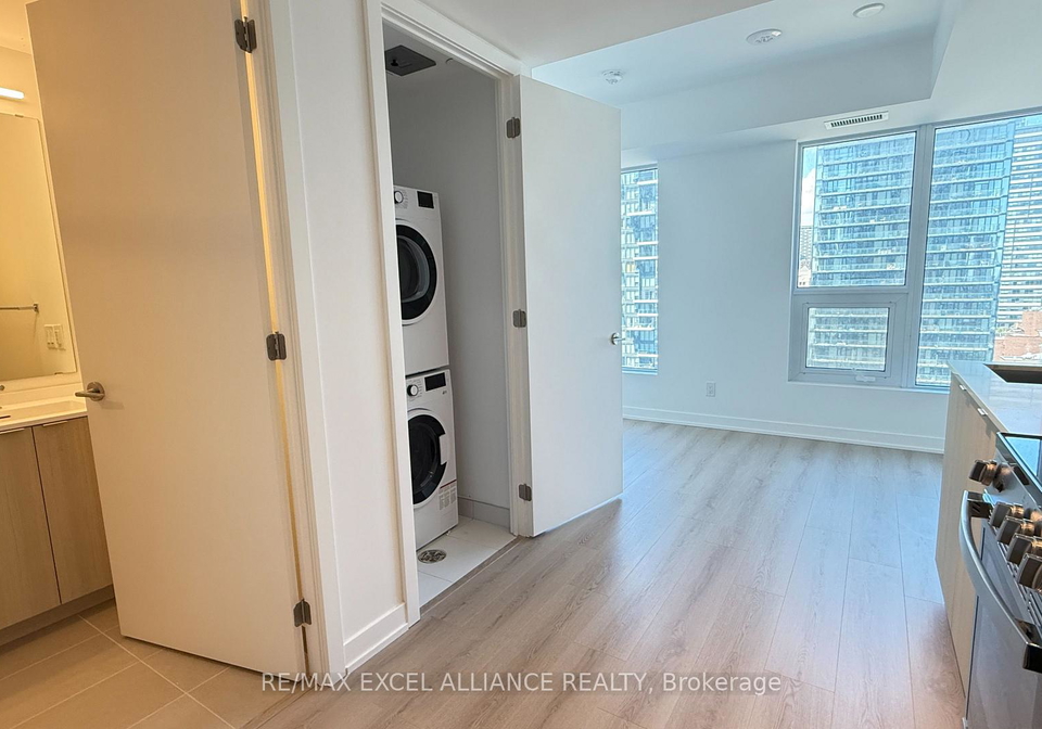 100-queen-street-e-toronto-toronto-ontario-c13552306