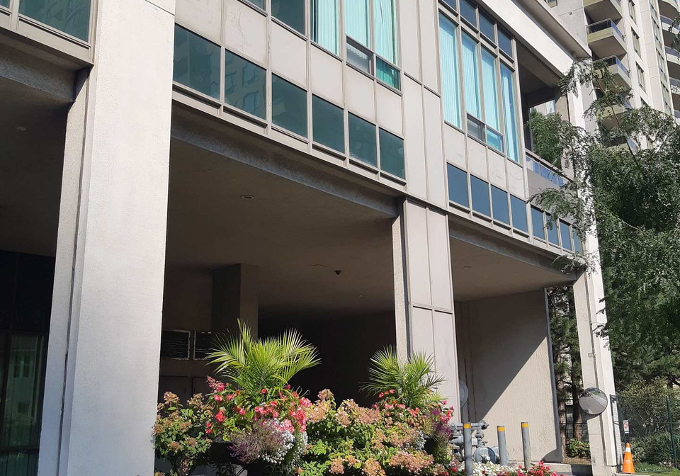 18-parkview-avenue-toronto-north-york-ontario-c13555172