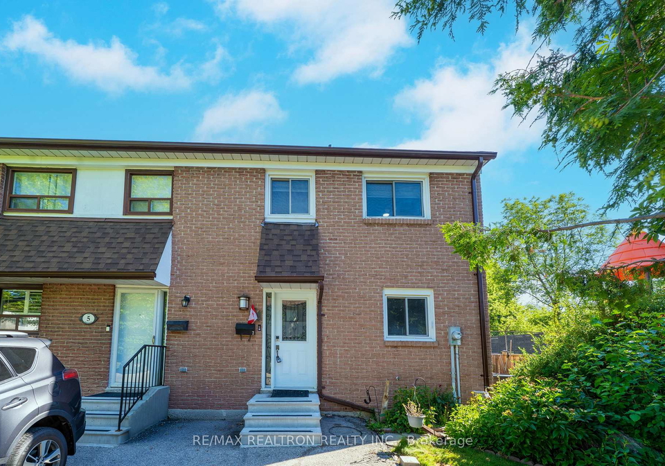 7-spy-appleway-toronto-north-york-ontario-c13555182