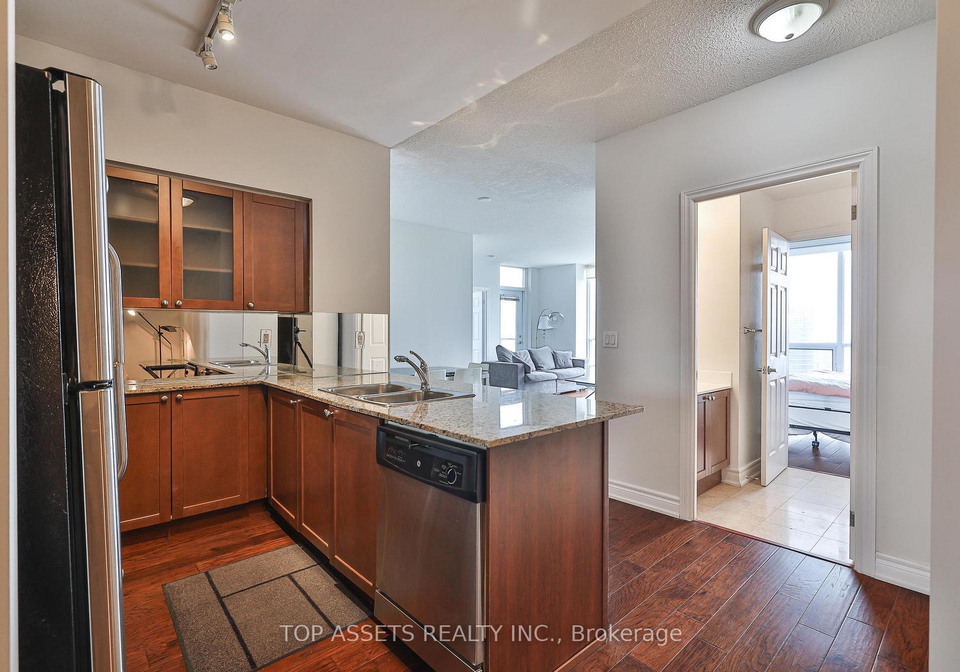 761-bay-street-toronto-toronto-ontario-c13555628