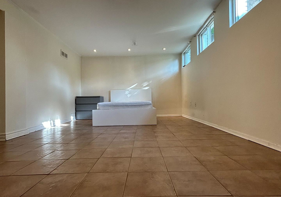 23-pineway-boulevard-toronto-north-york-ontario-c13556518