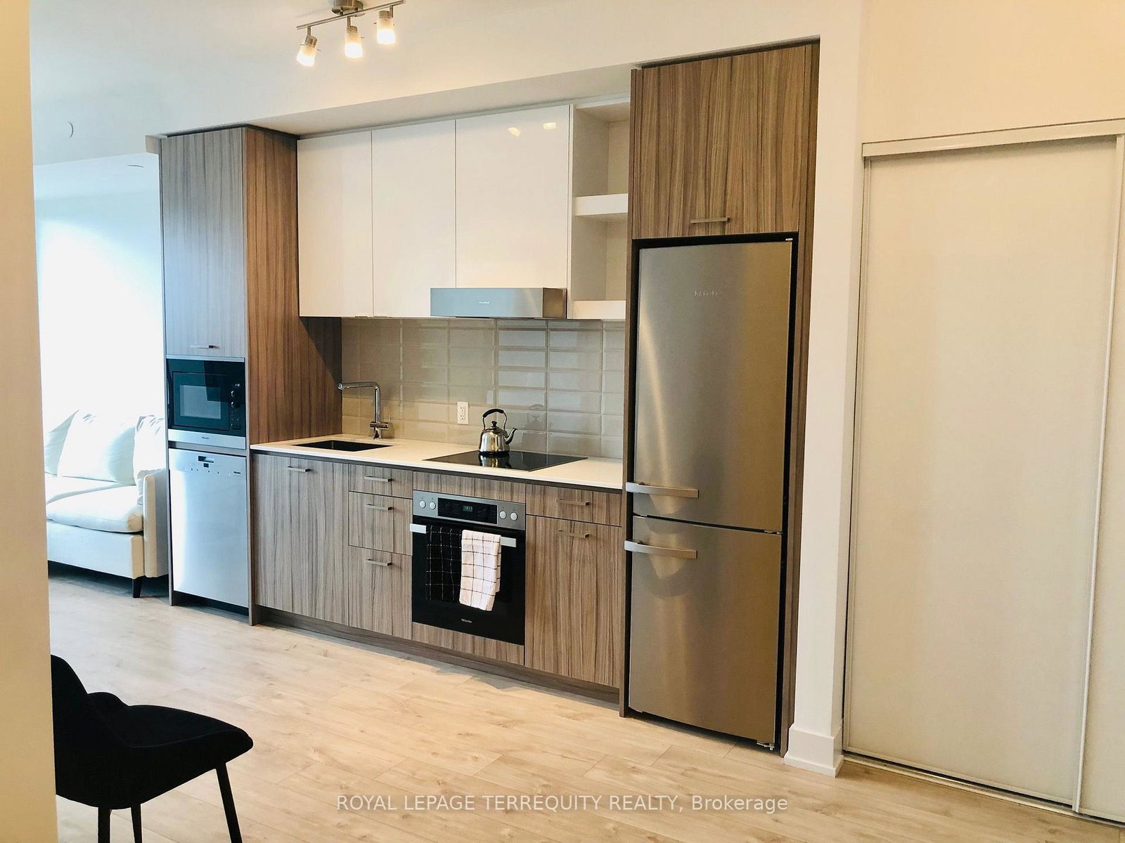 11-lillian-street-toronto-toronto-ontario-c13557324