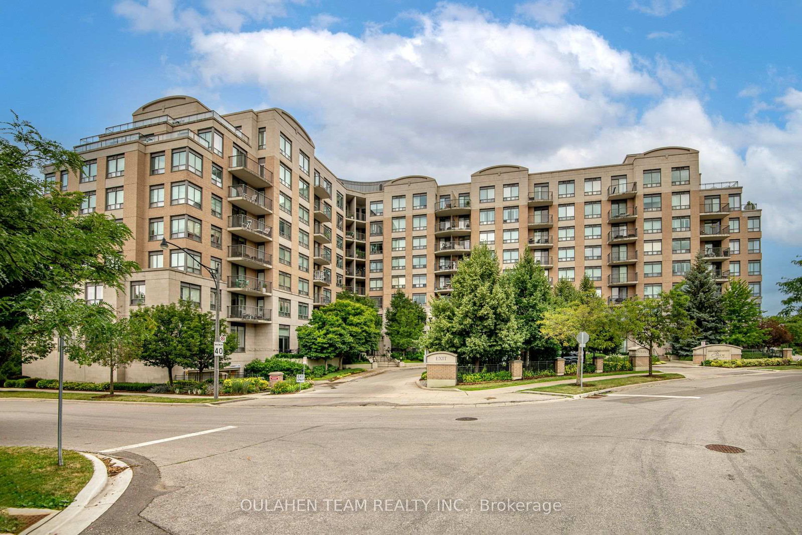 16-dallimore-circle-toronto-north-york-ontario-c13557482