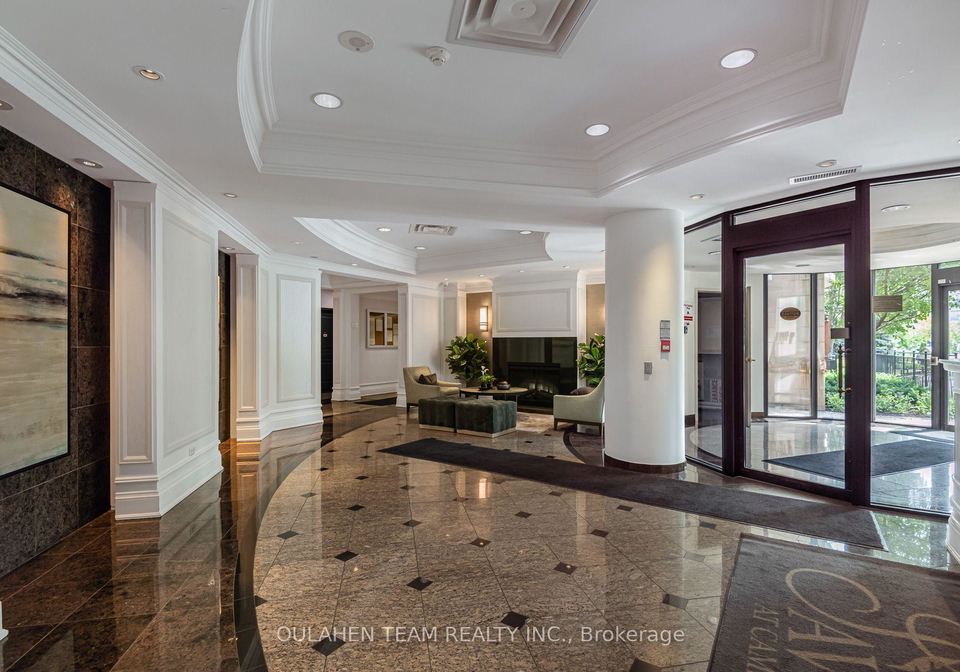 16-dallimore-circle-toronto-north-york-ontario-c13557482