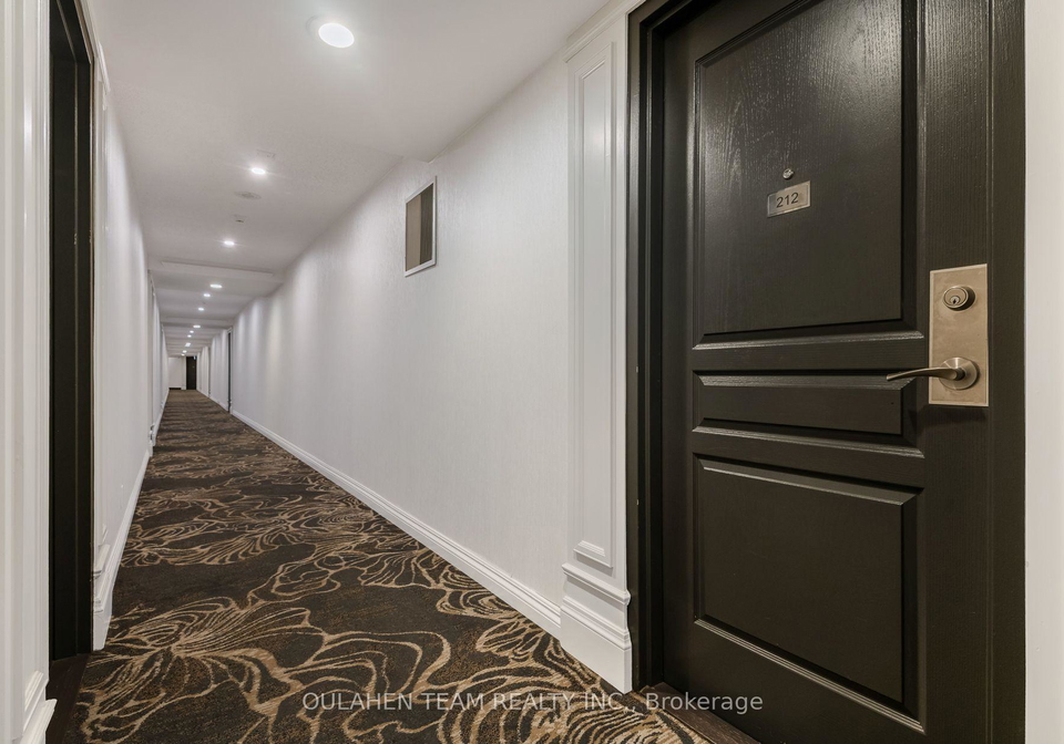16-dallimore-circle-toronto-north-york-ontario-c13557482