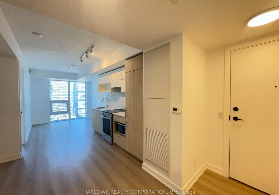 100-queen-street-e-toronto-toronto-ontario-c13557490