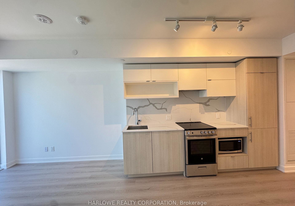 100-queen-street-e-toronto-toronto-ontario-c13557490