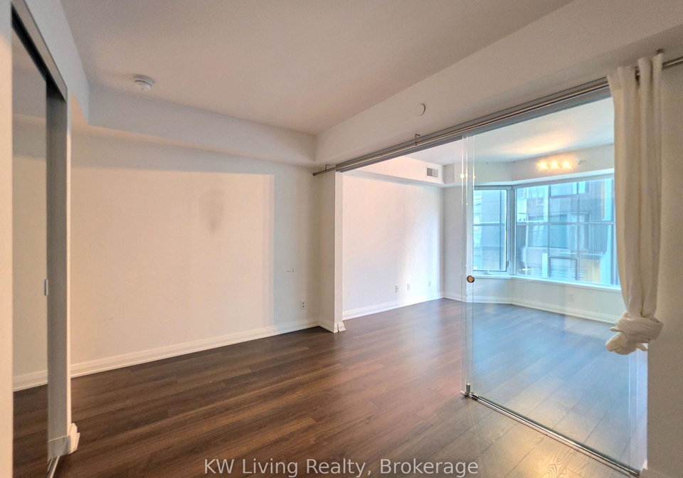 155-yorkville-avenue-toronto-toronto-ontario-c13557832