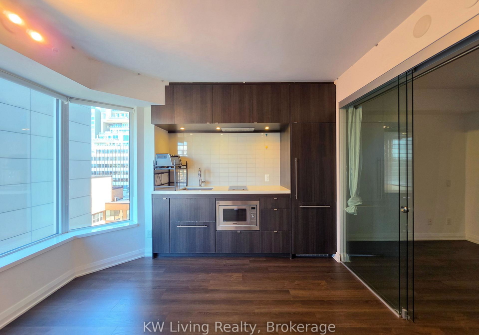 155-yorkville-avenue-toronto-toronto-ontario-c13557832