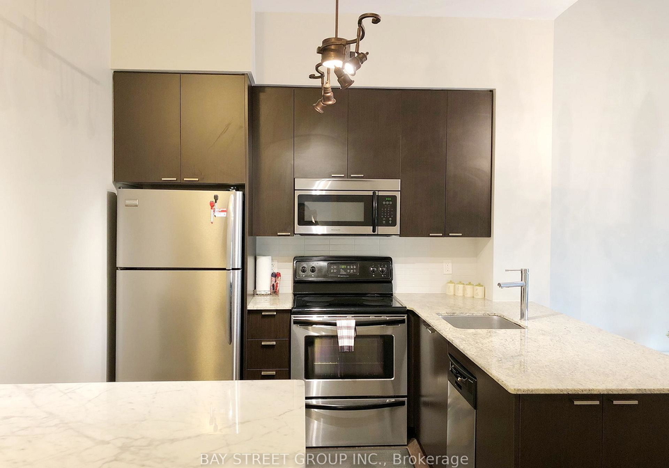 23-sheppard-avenue-e-toronto-north-york-ontario-c13557868