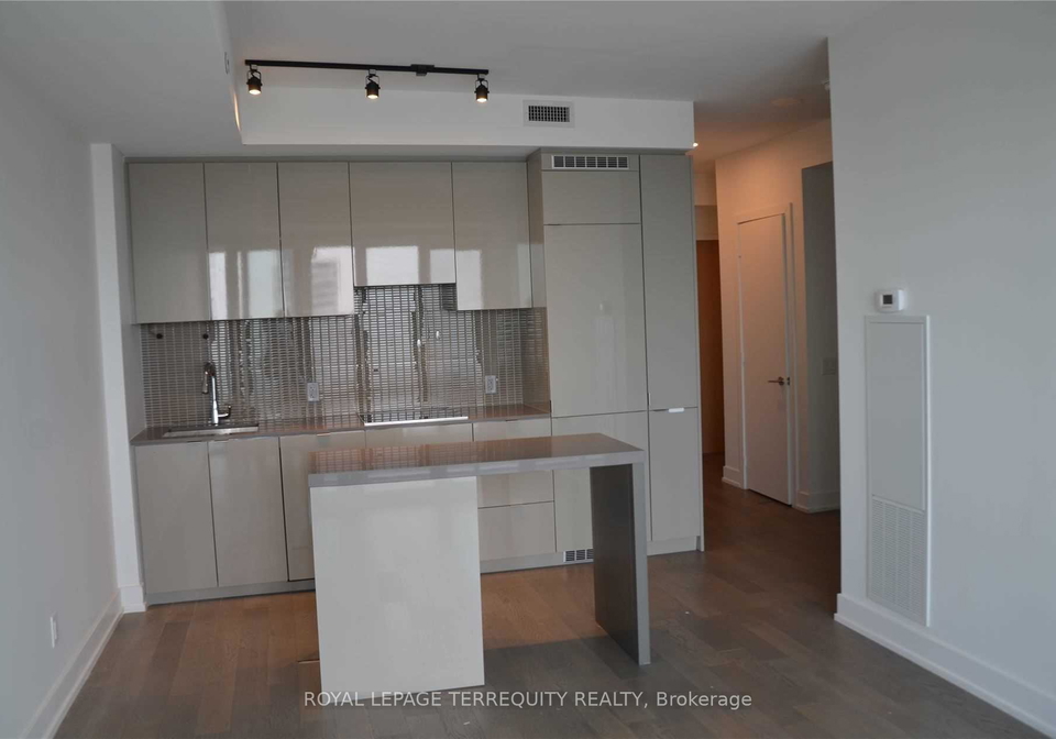 7-grenville-street-toronto-toronto-ontario-c13558278