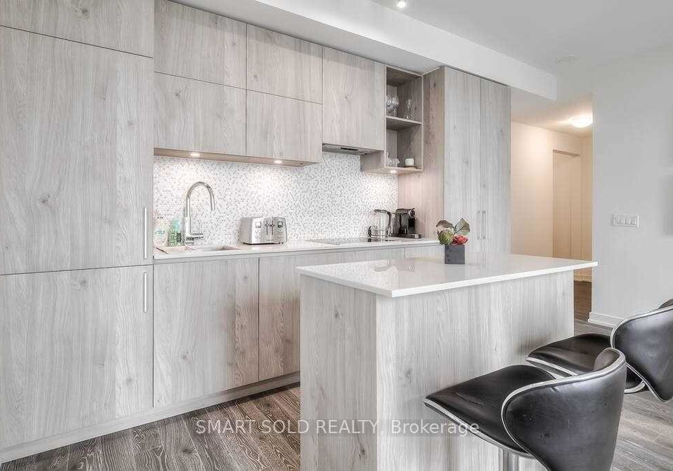 1-yorkville-avenue-toronto-toronto-ontario-c13558566