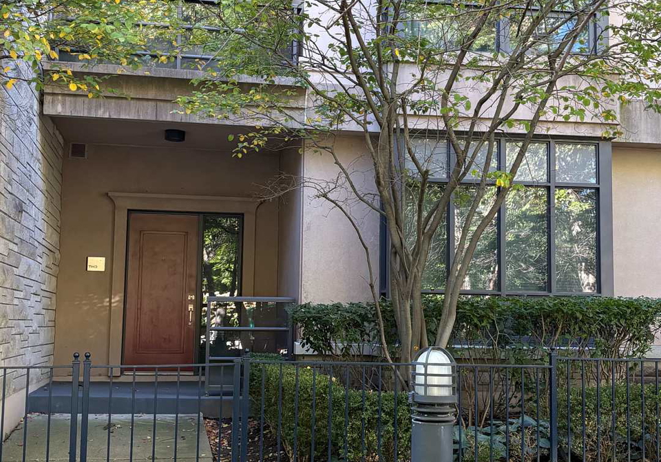 500-doris-avenue-toronto-north-york-ontario-c13559430