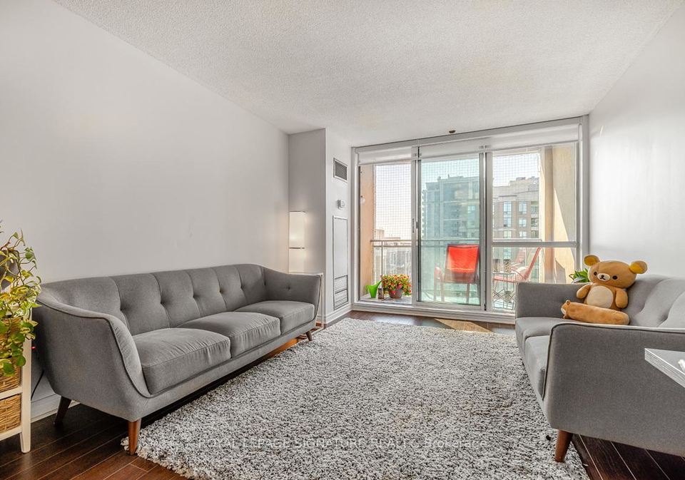 8-pemberton-avenue-toronto-north-york-ontario-c13560122