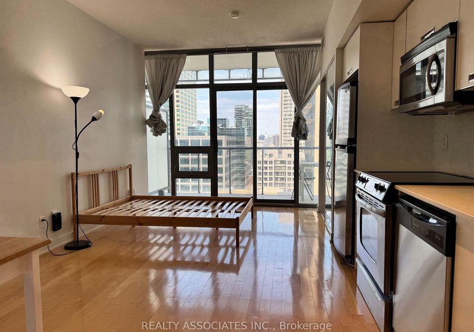33-charles-street-e-toronto-toronto-ontario-c13560420