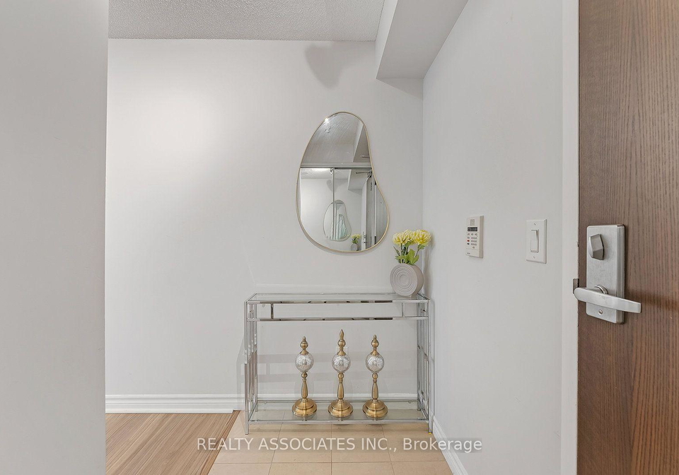 19-grand-trunk-crescent-toronto-toronto-ontario-c13560982