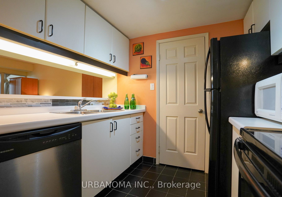 717-bay-street-toronto-toronto-ontario-c13562108