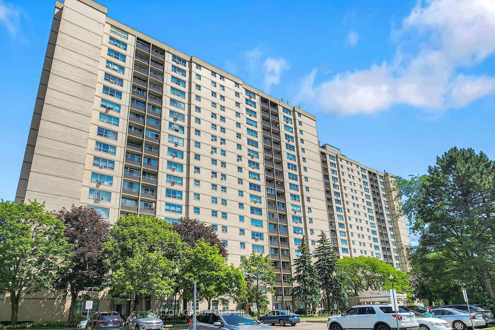 5-parkway-forest-drive-toronto-north-york-ontario-c13562738