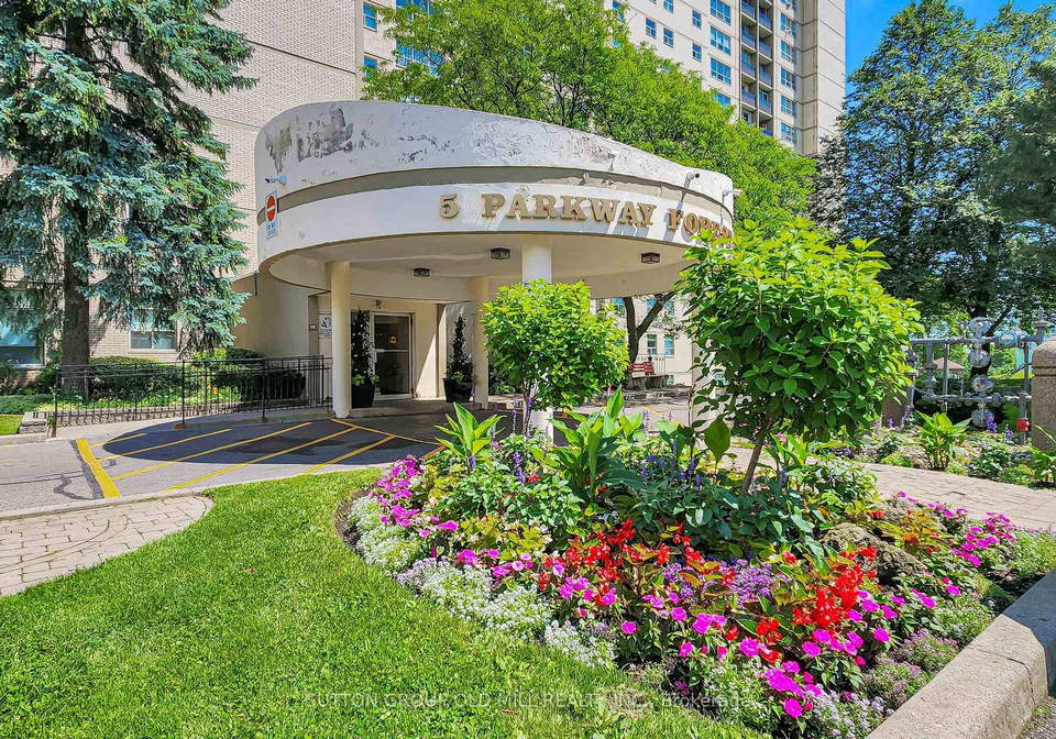 5-parkway-forest-drive-toronto-north-york-ontario-c13562738