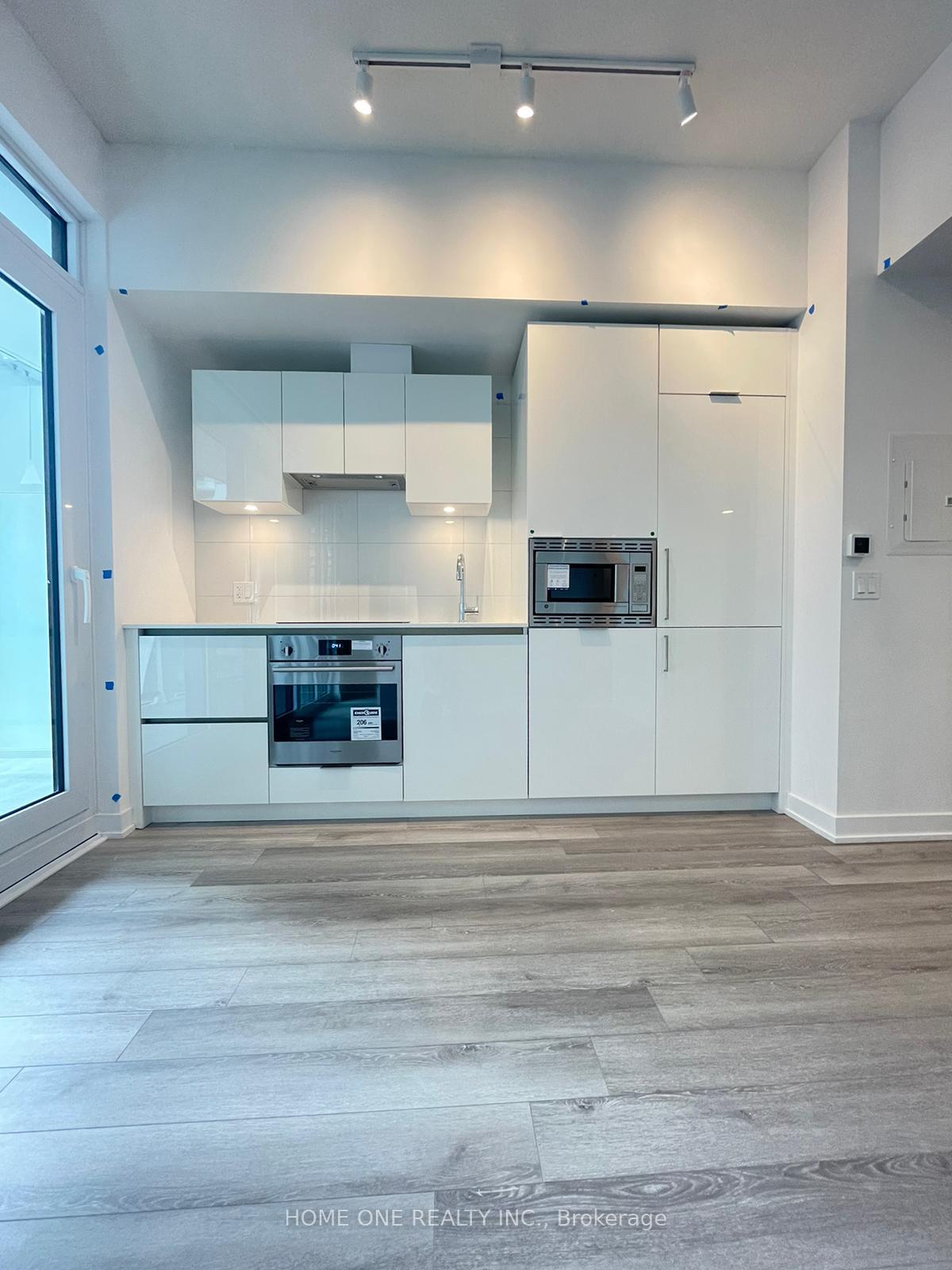 230-simcoe-street-toronto-toronto-ontario-c13562960