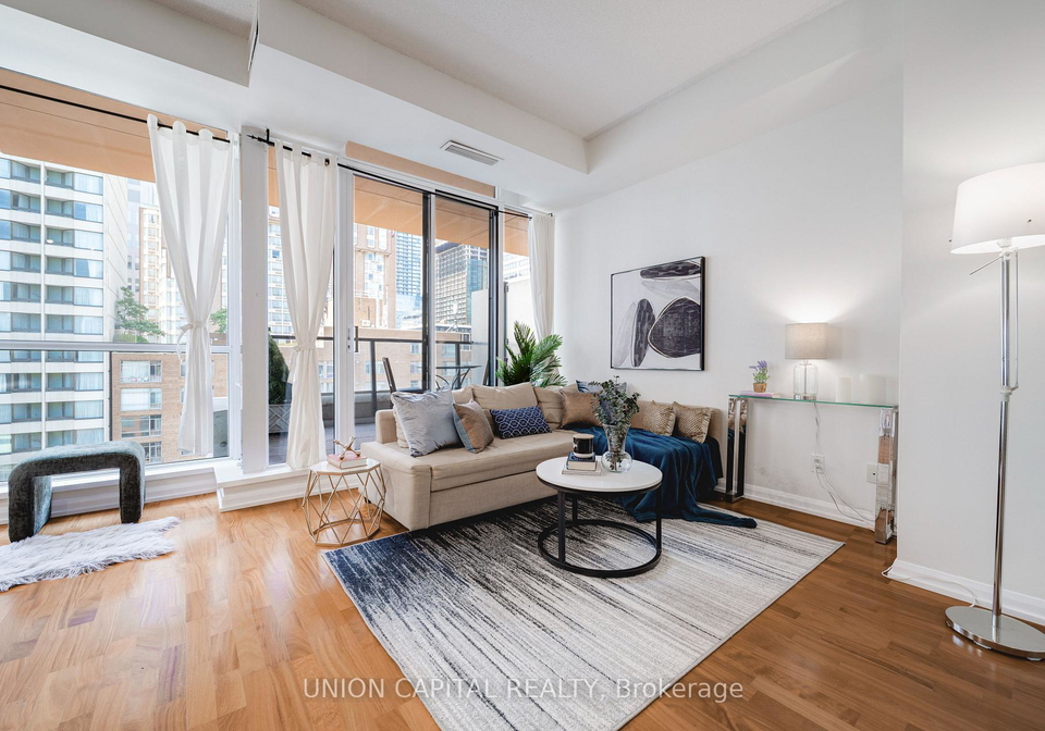 111-elizabeth-street-toronto-toronto-ontario-c13564168