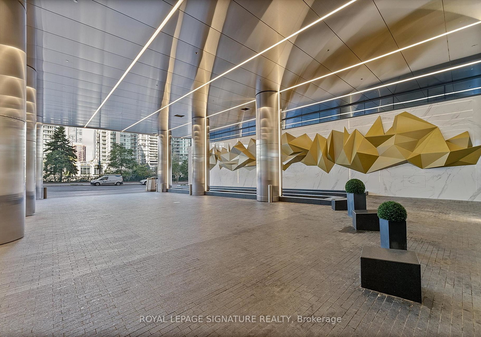1-concord-cityplace-way-toronto-toronto-ontario-c13564310