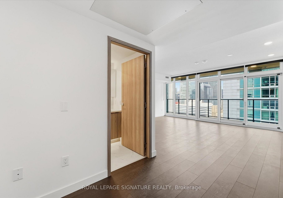 1-concord-cityplace-way-toronto-toronto-ontario-c13564310