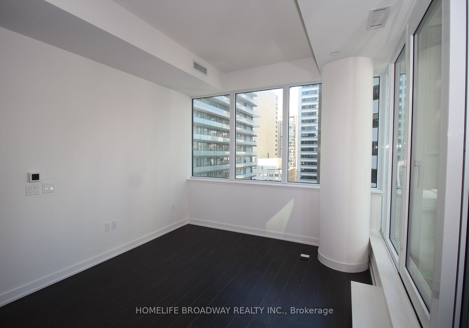 238-simcoe-street-toronto-toronto-ontario-c13564342