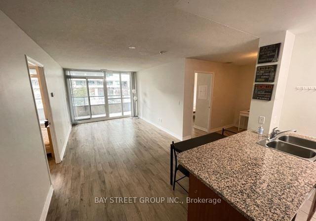 35-hollywood-avenue-toronto-north-york-ontario-c13564614
