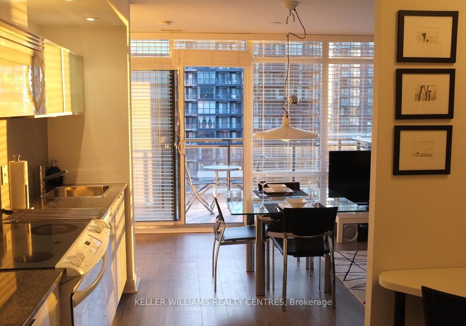 4-k-e-spadina-avenue-e-toronto-toronto-ontario-c13564646