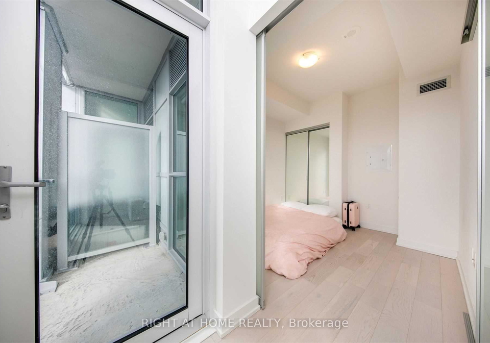 1-yorkville-avenue-toronto-toronto-ontario-c13565494