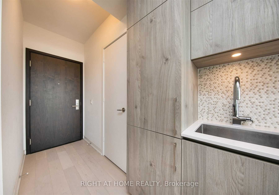 1-yorkville-avenue-toronto-toronto-ontario-c13565494