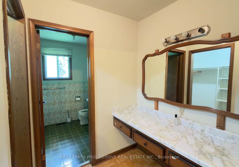 589-sheppard-avenue-e-toronto-north-york-ontario-c13566242