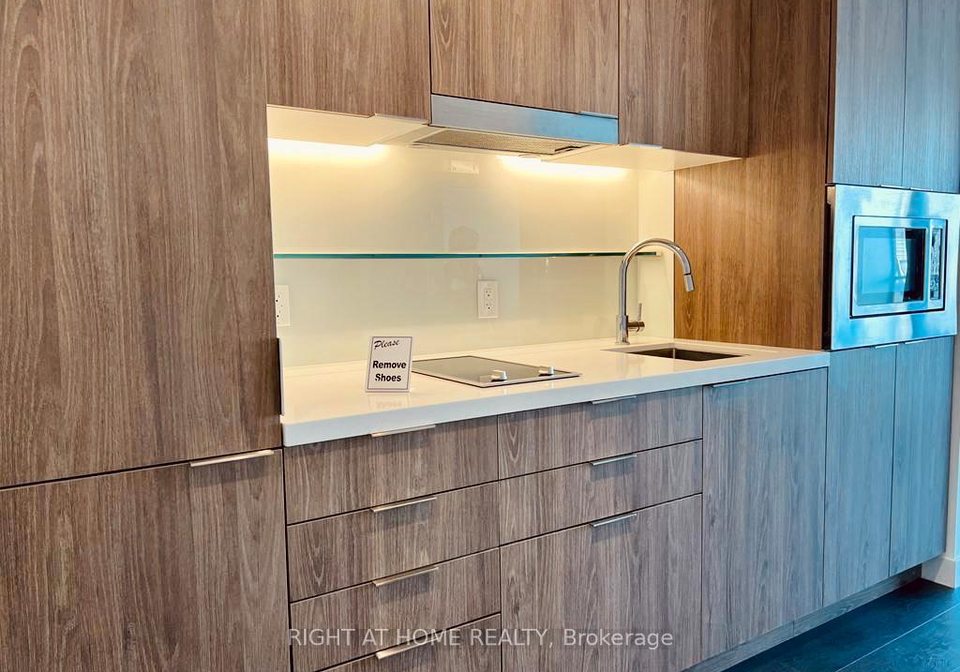 215-queen-street-w-toronto-toronto-ontario-c13566338