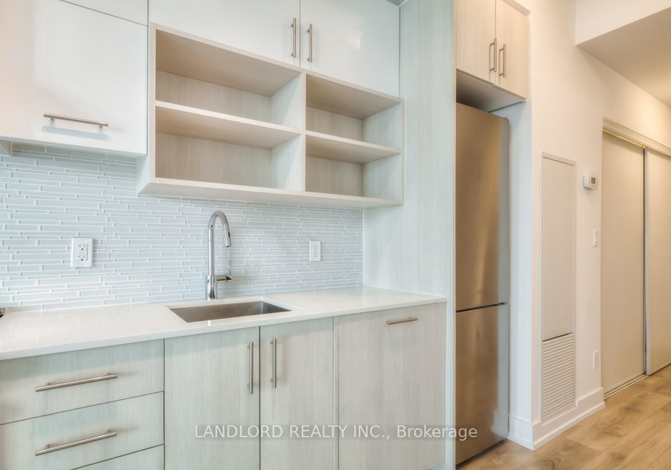 150-fairview-mall-drive-toronto-north-york-ontario-c13567350