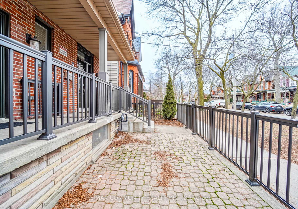 4-lakeview-avenue-toronto-toronto-ontario-c13567368