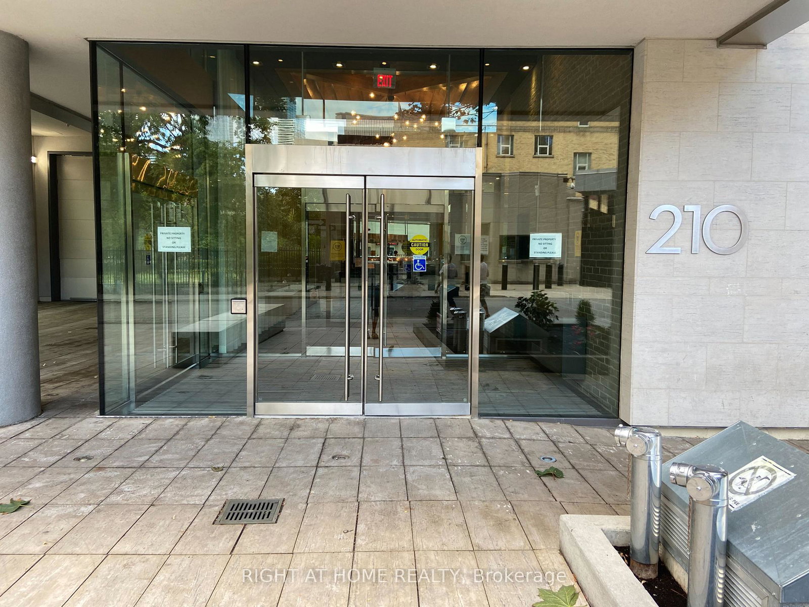 210-simcoe-street-toronto-toronto-ontario-c13567442