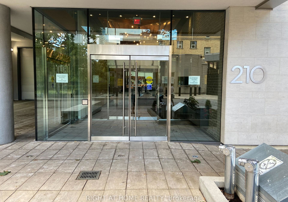 210-simcoe-street-toronto-toronto-ontario-c13567442