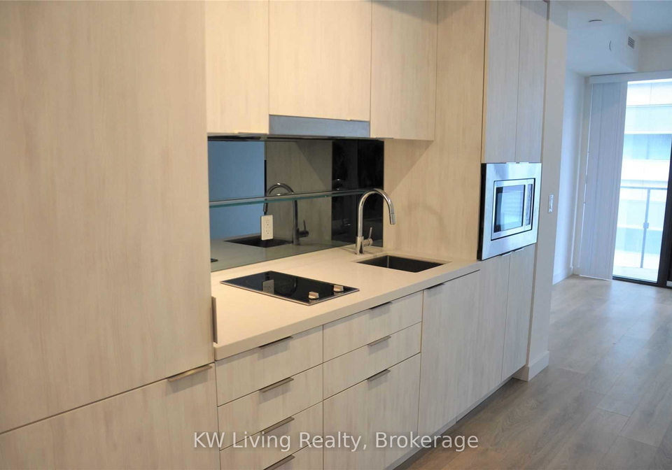 215-queen-street-w-toronto-toronto-ontario-c13567450