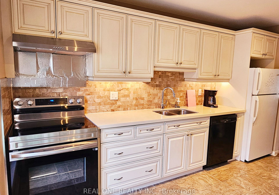 19-liszt-gate-toronto-north-york-ontario-c13567454